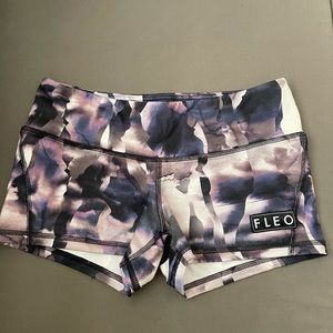 Fleo Shorts, Size Medium